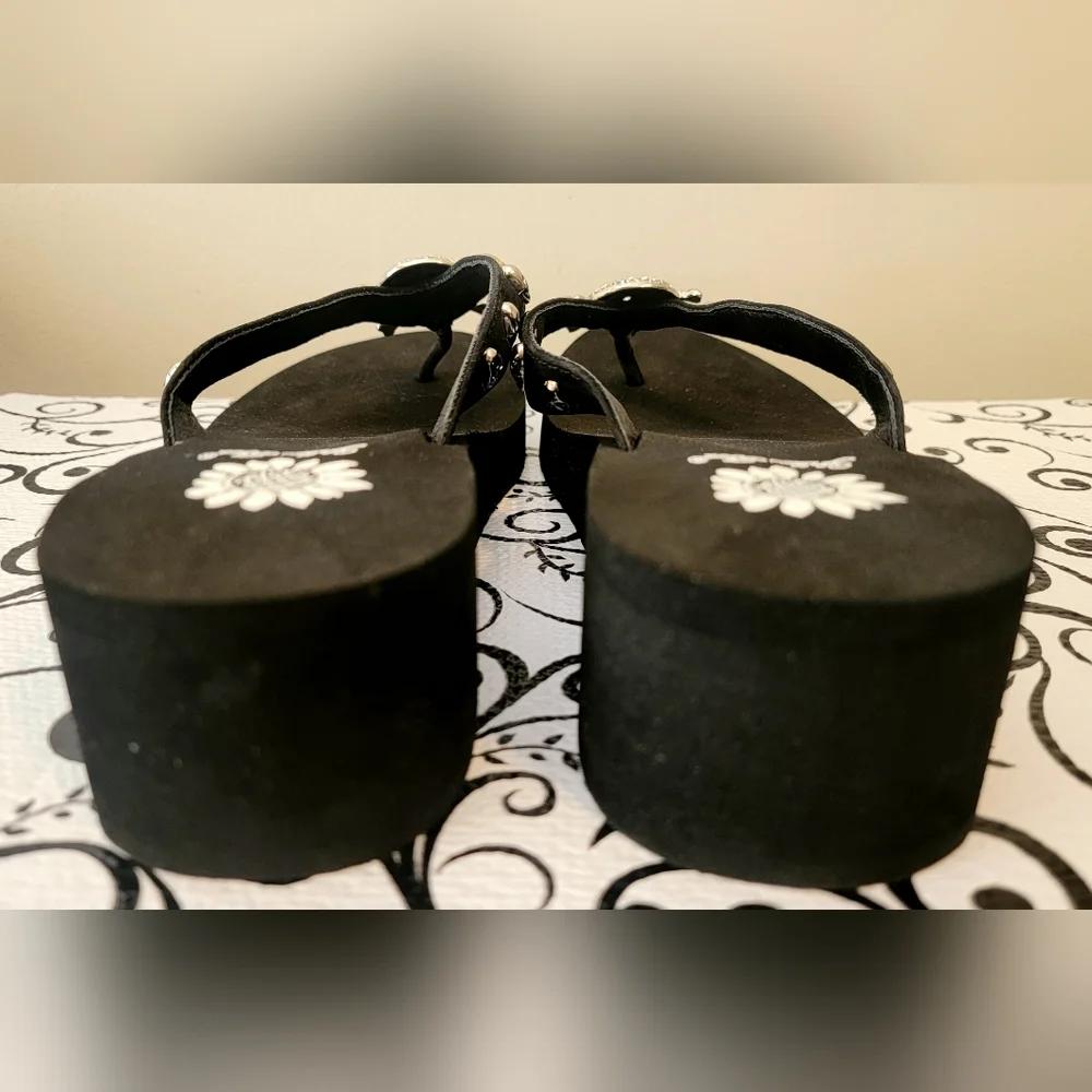 NWOT! RARE Vintage Skull Yellow Box Wedge Flip Flops Sandals Bling Size 9 Retro - Picture 4 of 11